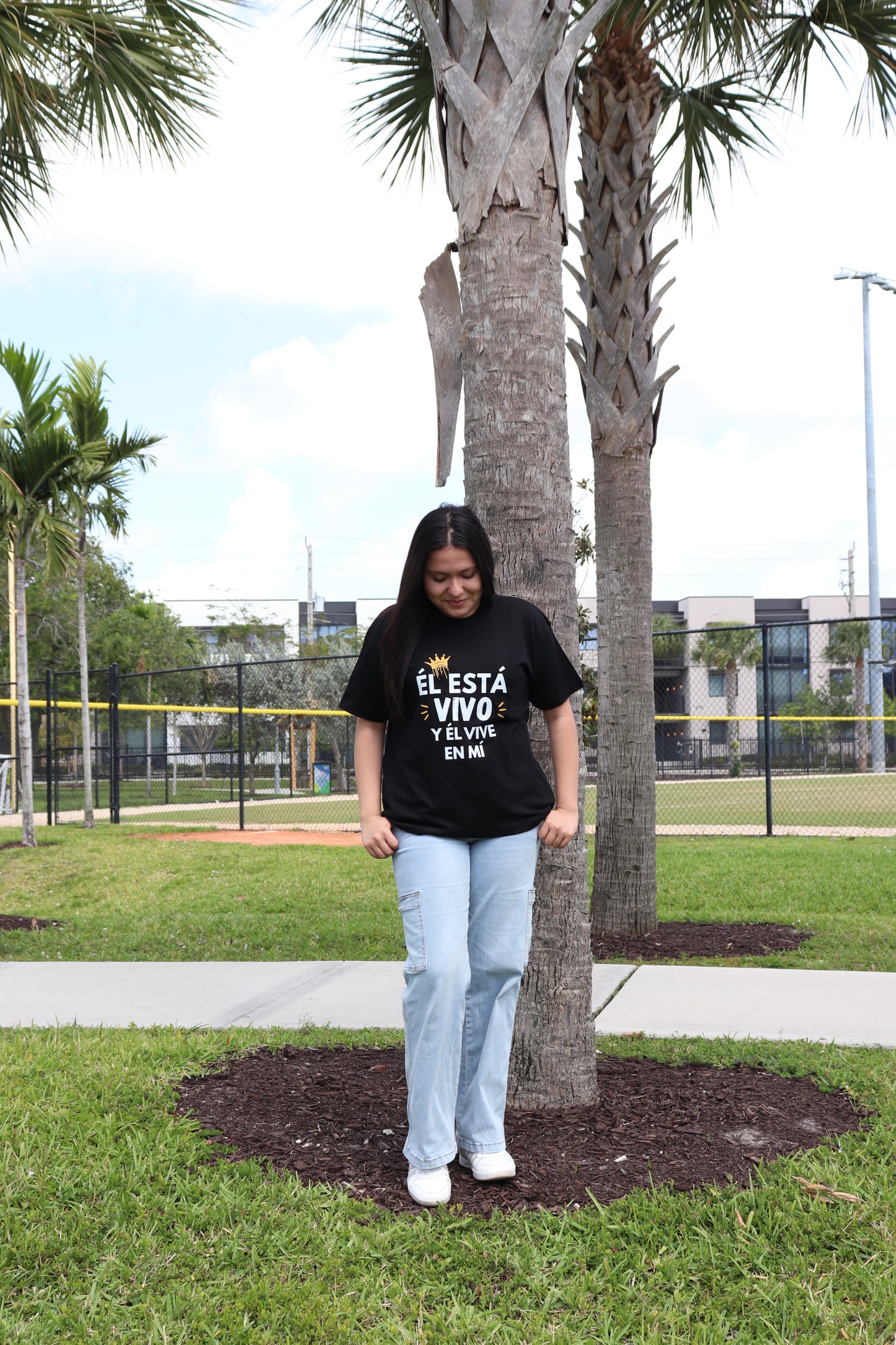 El Está Vivo Y Él Vive En Mí | Women's Loose Style Tee